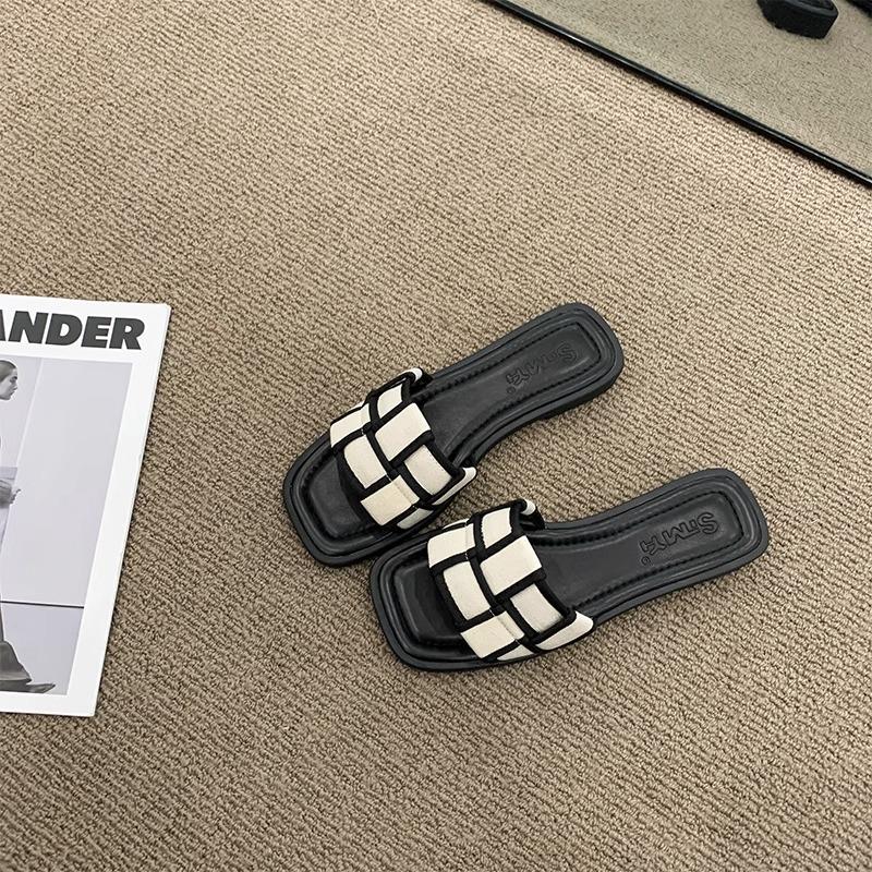 

French thick-soled one-word slippers female summer wear fairy wind 2025 new with skirt seaside beach sandals pregnant women 40