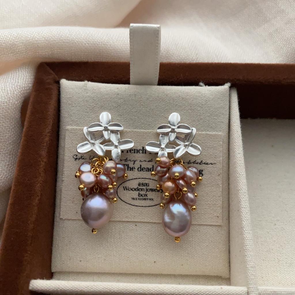 Three-dimensional flower pearl earrings earrings retro light luxury exquisite niche design elegant light luxury art fresh and versatile