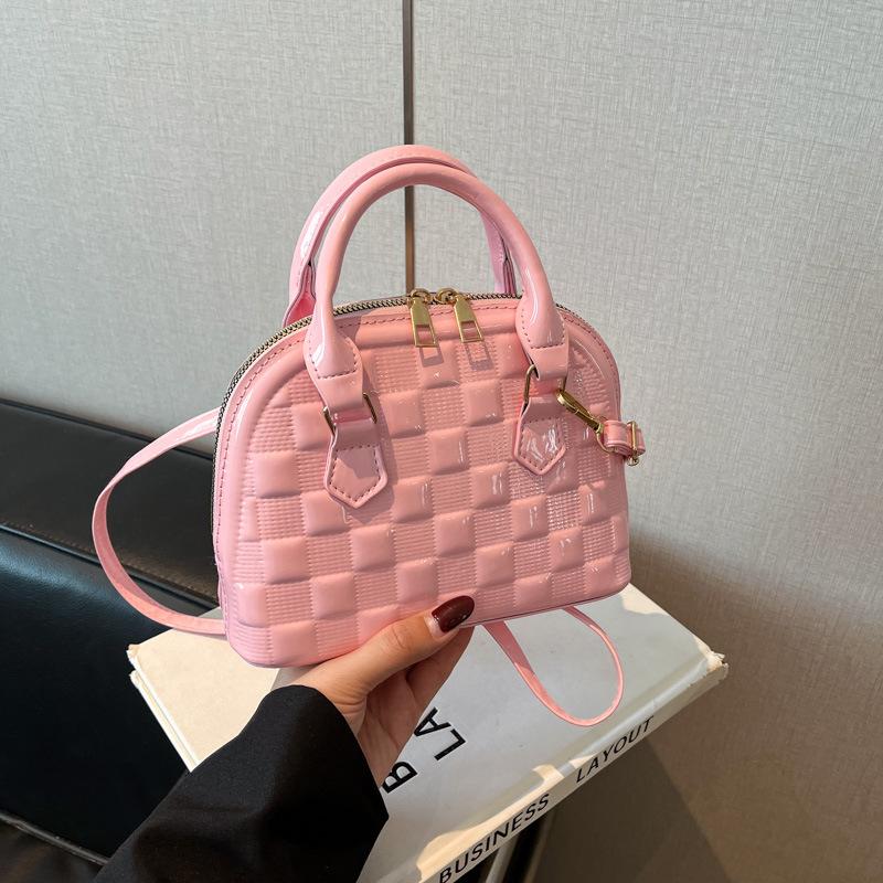 

Трендовая женская сумка с текстурой 2025 новая сумка-ракушка с крокодиловым узором, универсальная на плечо/подмышку, женская ручная сумка розовый