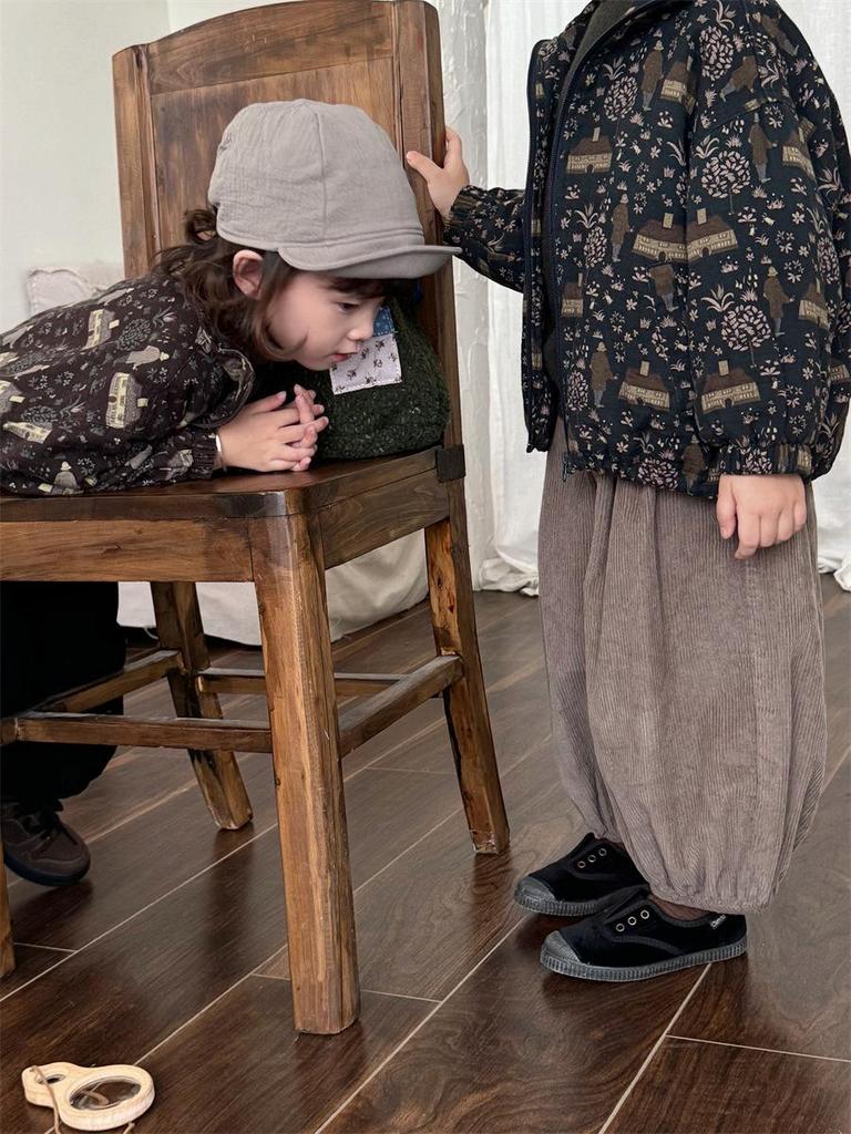 Jiaye Kinder 2025 Frühling Cord Neun-Punkte-Hose für Jungen und Mädchen - Retro Wald Pumphose