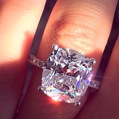 Bijoux les plus vendus, Bague classique à griffes blanches et diamant carré, Bague en zircon cubique de grande taille.