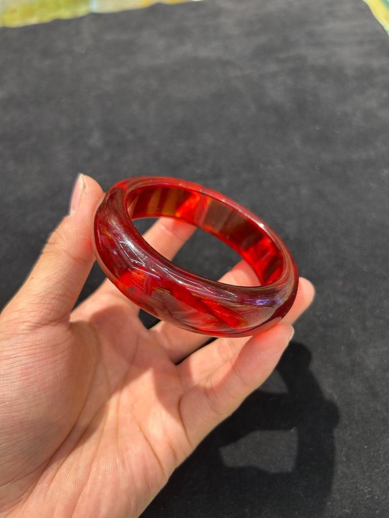 Translucent Burgundy Resin Bangle: Women's Retro Imitation Amber Jewelry