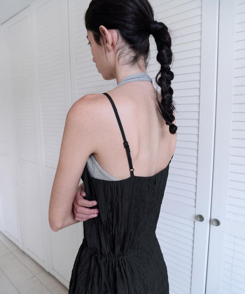 ANDNEEDS Bowen Pleats Dress (Black)
