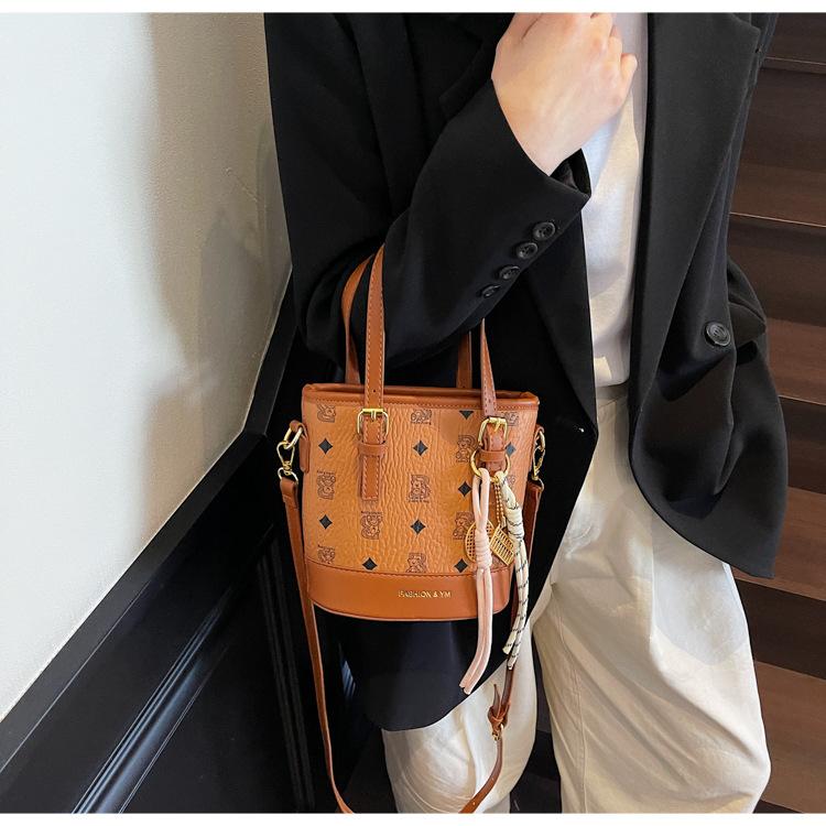Cartoon Bear Print Portable Small Bag Female 2025 Spring Niche Design Oblique Span Bucket Bag