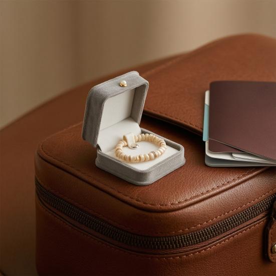 Velvet Jewelry Box, with Shock-Proof Lining Hard Case, Protects Jewelry from Oxidation And Scratches Jewelry Organizer