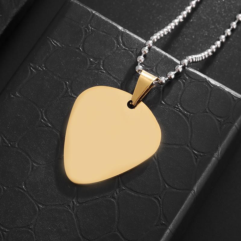 Stainless Steel Glossy Guitar Pick Pendant Necklace for Men and Women, Simple Fashion Jewelry, Couple Gift
