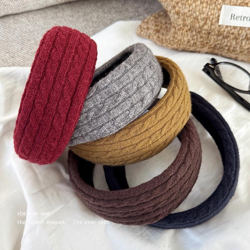 Korean Style Cable Knit Headband for Women – Elegant Autumn/Winter Hair Accessory