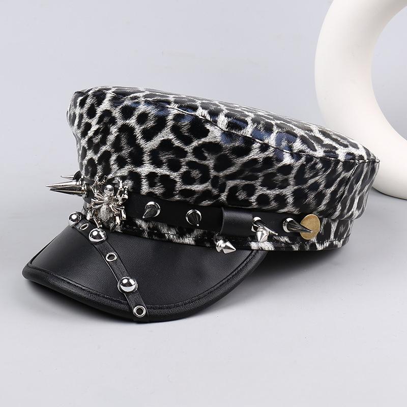 Punk Stil Flache Kappe Herren und Damen Persönlichkeit Leder Lange Nieten Leopardenmuster Silberne Kappe