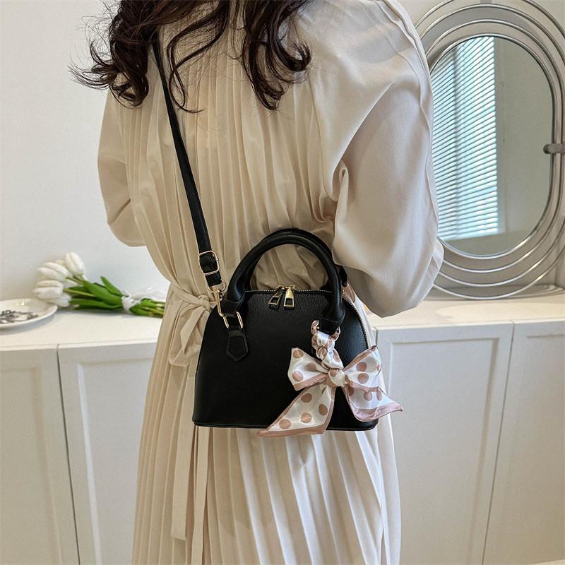 Chic Korean Style Retro Shell Handbag Versatile Crossbody Bag In Classic Black