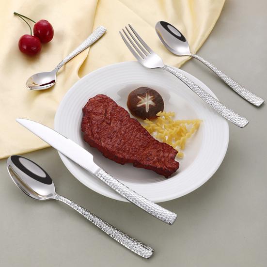 Tavola Occorrente Cibo Occidentale Acciaio Inossidabile Coltello da Bistecca Seghettato Forchetta con Punte Affilate Cucchiaio Curvo Lavabile in Lavastoviglie Texture Martellata