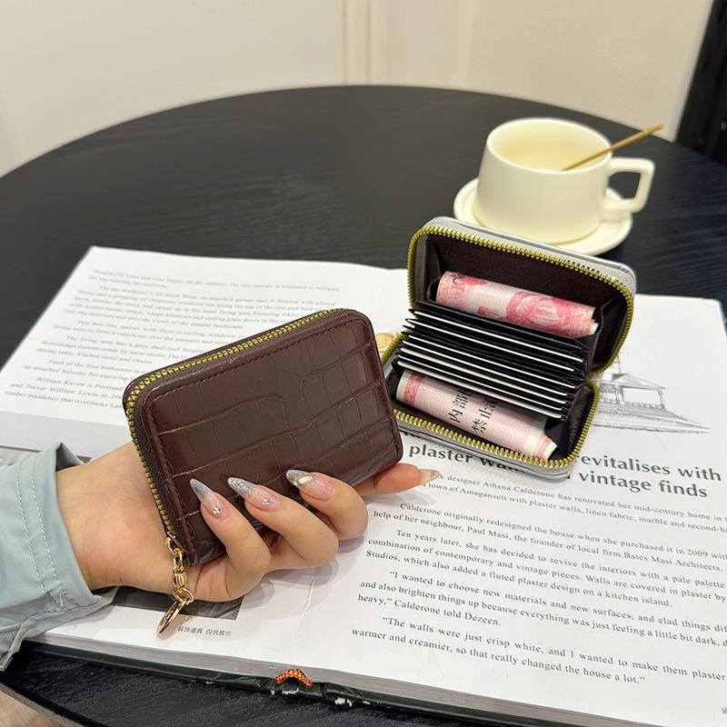 Women’s Zipper Short Wallet Crocodile Embossed PU Leather Large Capacity Card Holder Coin Purse Zip Around Wallet