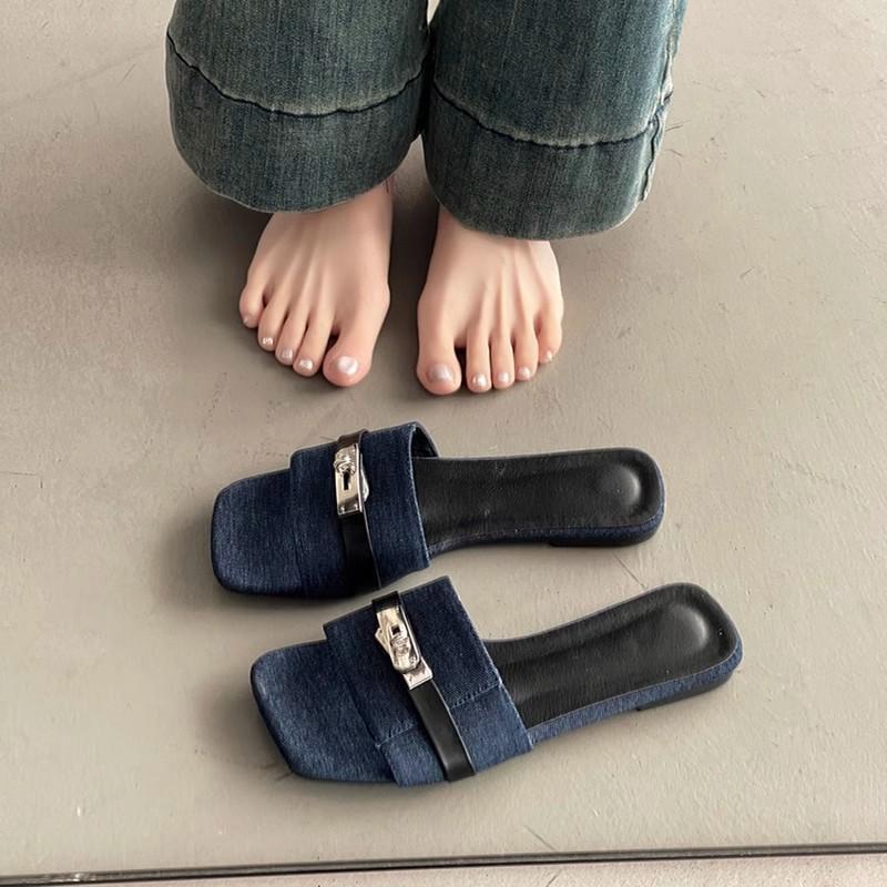 French Niche Internet Celebrity Lock Women's Casual One-word Slippers Summer New Fashion Versatile Square Head Flat Bottom Sandals