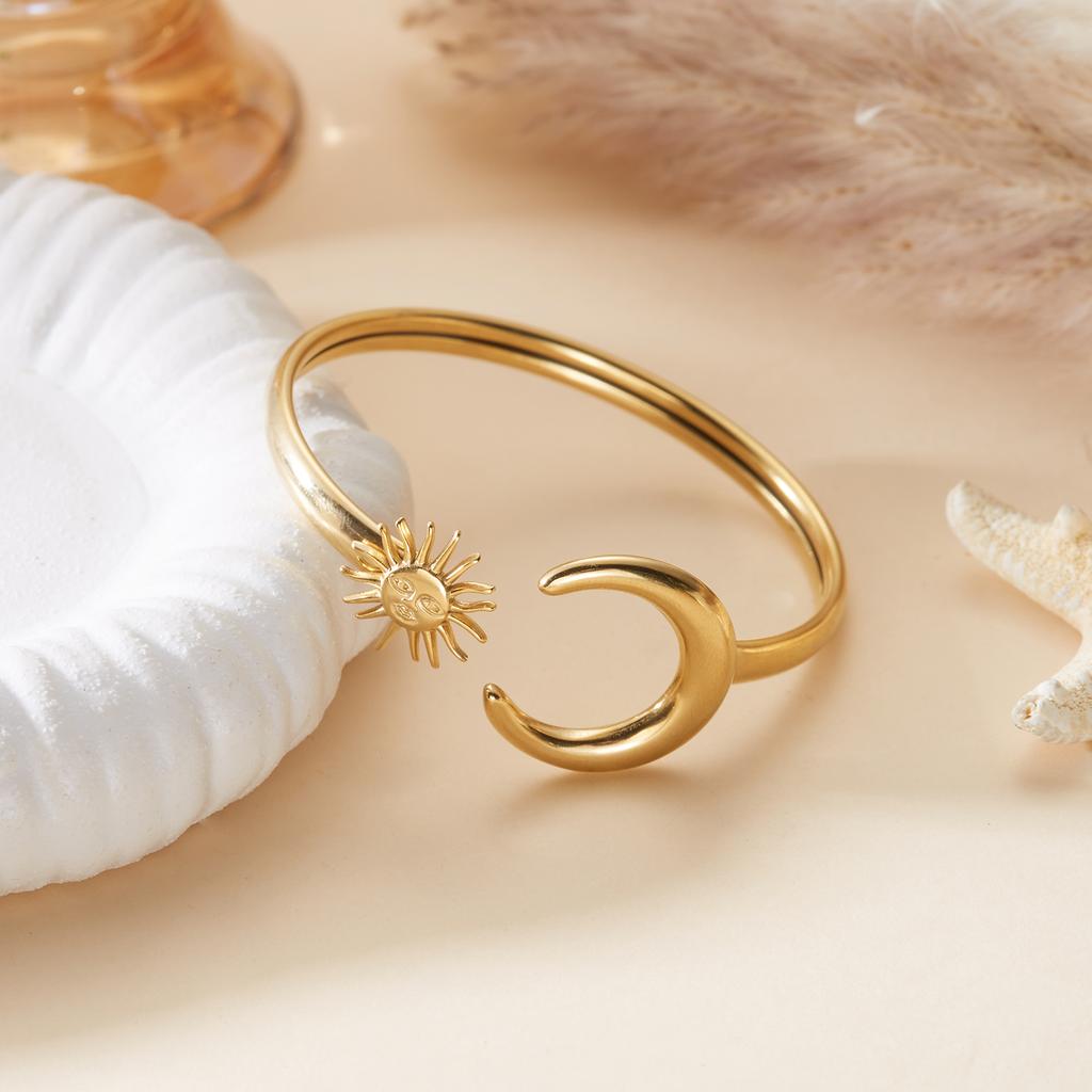 New Classic Sun Moon Pattern Open Bangles Bracelet For Women Gold Color Stainless Steel Heart Cuff Bracelet Hand Ornament Gift