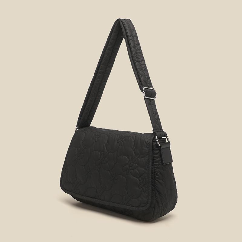 IELGY niche trend design shoulder women's bag, simple texture pleated large capacity tote bag