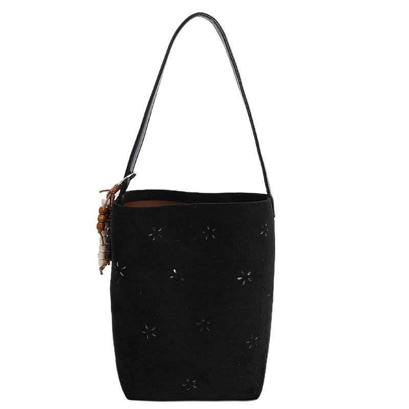 

Korean version of light luxury portable bucket bag women s bag 2025 autumn new fashion hollow shoulder bag underarm mother bag no pendant чёрный
