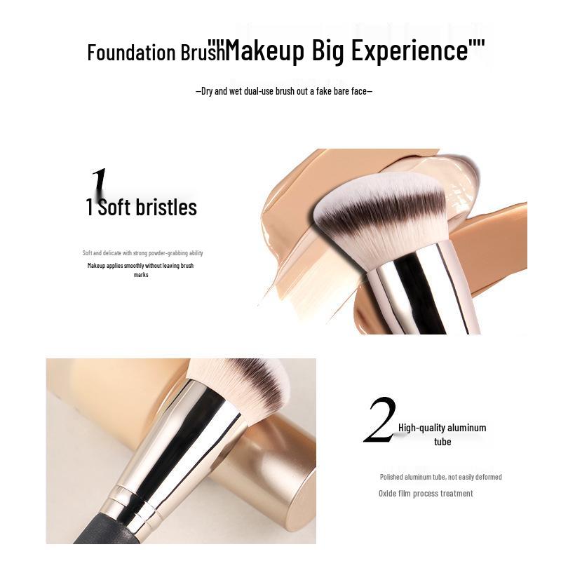 Pony's 170 Angled Foundation Brush & 270 Round Concealer Brush für streifenfreien Auftrag, mit 370 Streak-Free Concealer Brush.