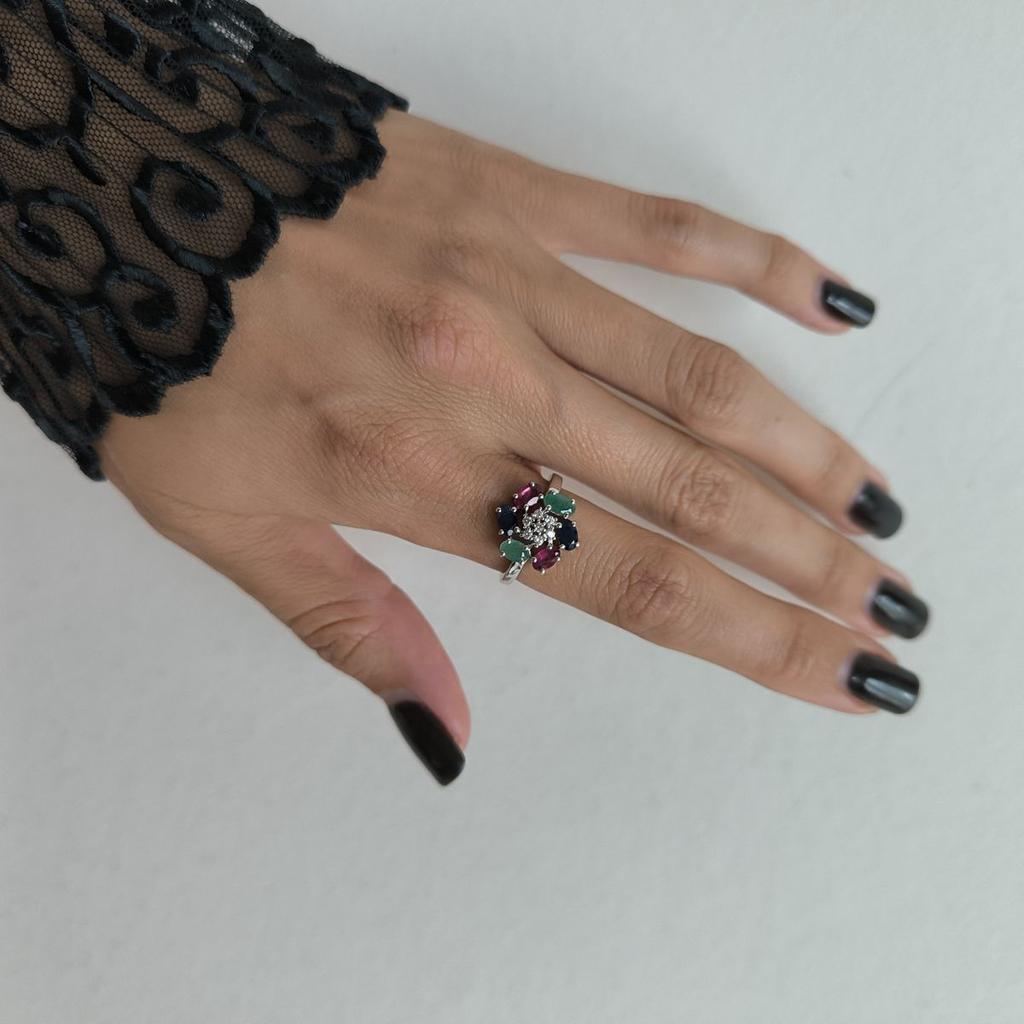 Srebrny pierścionek z naturalnym szafirem, rubinem, szmaragdem, waga wyrobu 3,17 g (2191117)