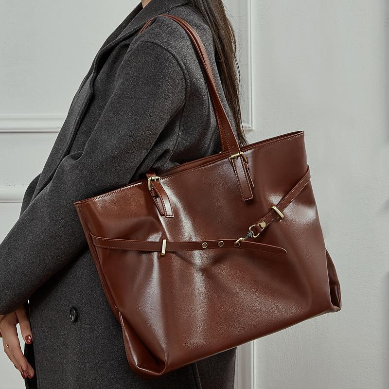 Top Layer Vegetable Tanned Leather Large Capacity Tote Bag Casual Versatile Underarm Bag Textured Stylish Shoulder Bag Trendy