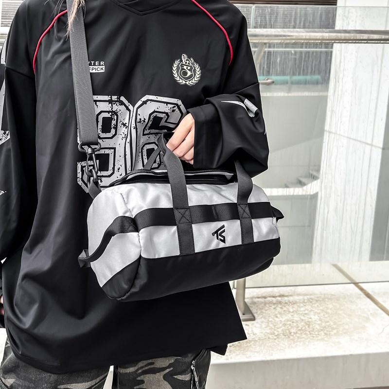 Мужская легкая сумка через плечо — фото 5