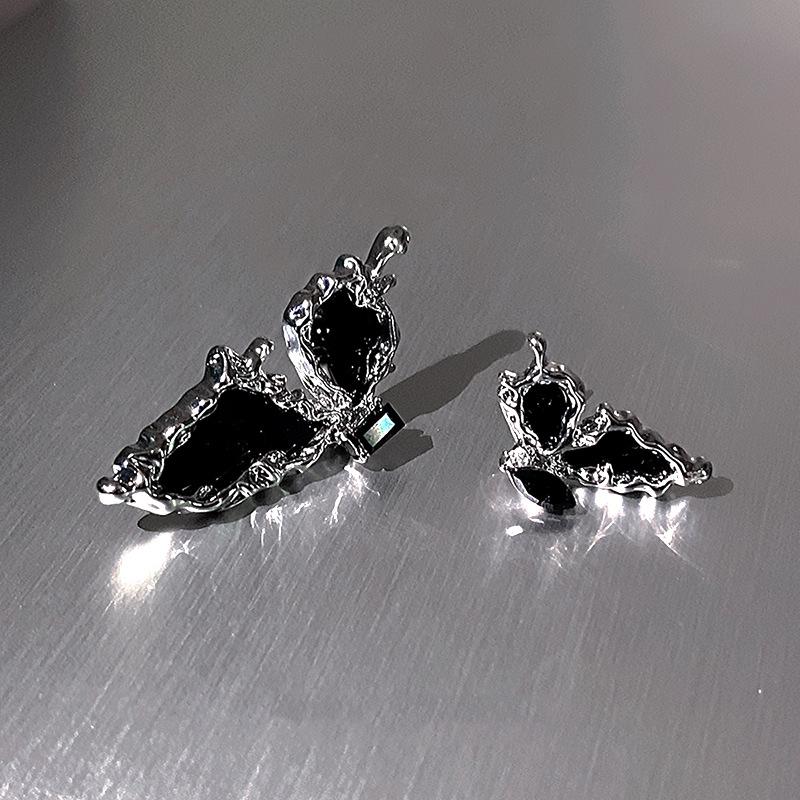 Асимметричные серьги-бабочки «Темный ветер», легкая роскошь, нишевый дизайн, осень и зима, продвинутые серьги-пусеты «Холодный ветер», женские