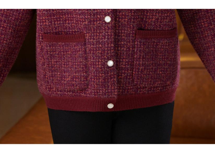 Grandma's Autumn Knitwear: Plus-Size Velvet Thick Cardigan for 70-80 Year Olds - Perfect for Fall & Winter.