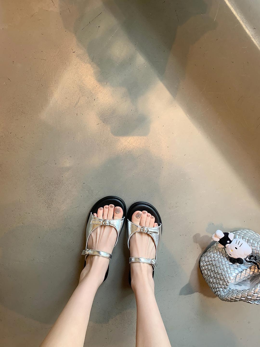 

Sheepskin version~ Su Yinyin small buckle with vacation leisure flat-bottomed slippers women s summer wear beach cool slippers 40