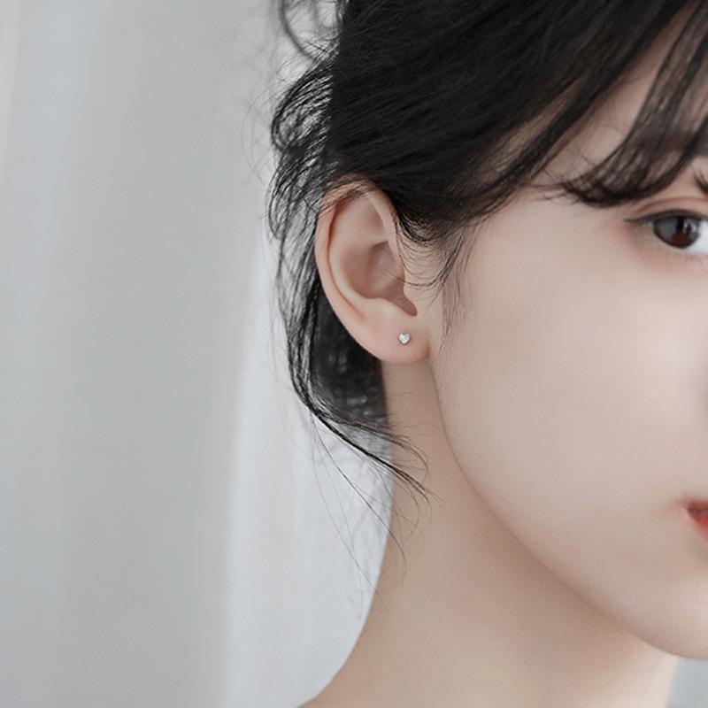 Kolczyki Słodkie Małe Świeże Kolczyki z Diamentami Flash Stylowe Małe Kolczyki Osobowość Proste Mini Kolczyki Miłości Damskie
