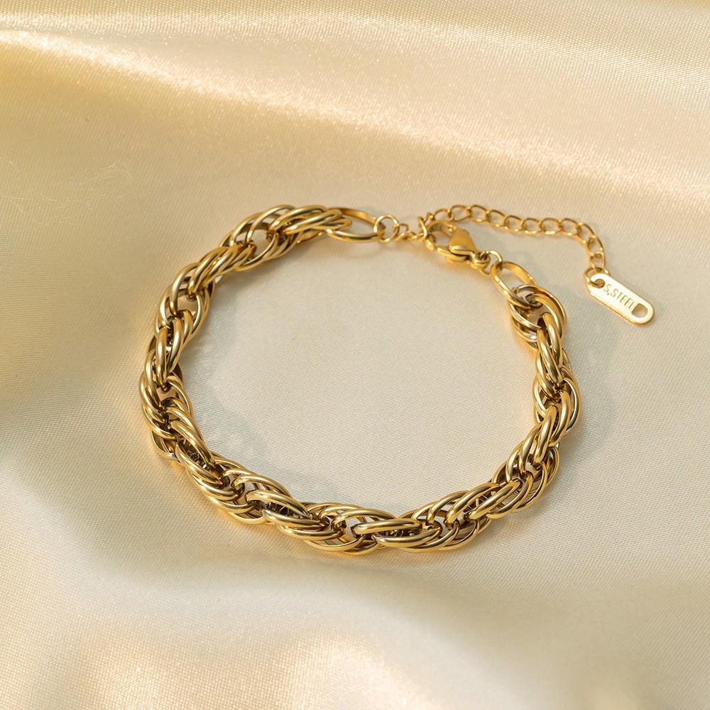 Moda Europeo-Americana Collana a Strati con Catena Piatta a Maglia Serpente a Tre Strati per Donna - Catena Clavicola con Croce in Metallo