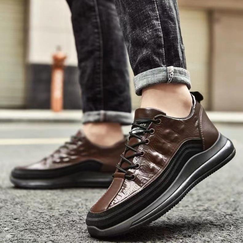 New Men's ShoesThick Soled Casual Trendy Shoes with Crocodile Pattern  Comfortable Sports Shoes
