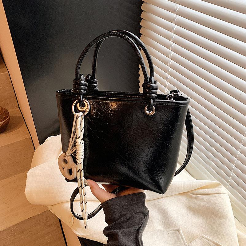 This Year's Popular Handbag Women's 2025 New High-end Textured Bucket Bag Shoulder Messenger Bag