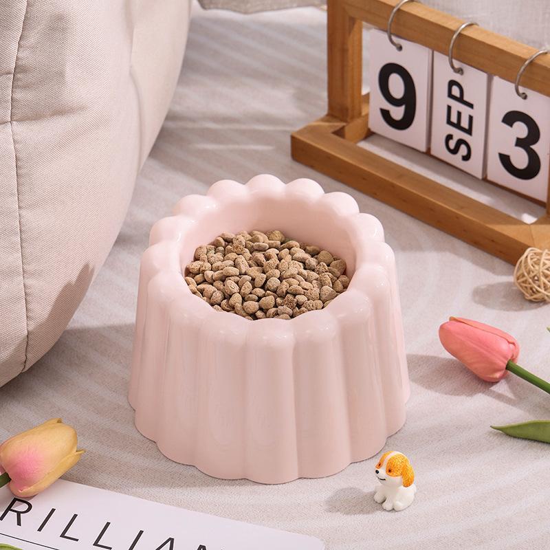 Non Slip Base Pet Slanted Bowl Lace-Edge Vertical Striped Bowl Elevated Design Pet Feeding Bowl