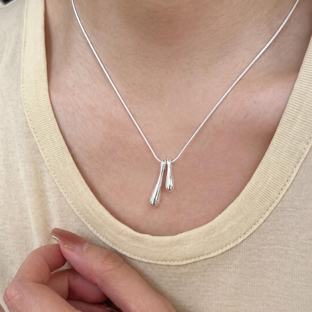 Minimalist and Cool Style Double Water Droplet Necklace Texture Collarbone Chain, Cool and High-end Commuting, Versatile for Daily Use