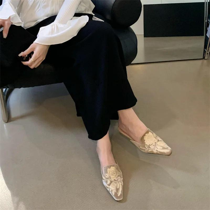 Fashion Women Baotou Embroidered Flat Bottom Half Slippers Summer Muller Sqaure Toe Shoes Flat Outdoor Casual Walking Slides Zapatillas