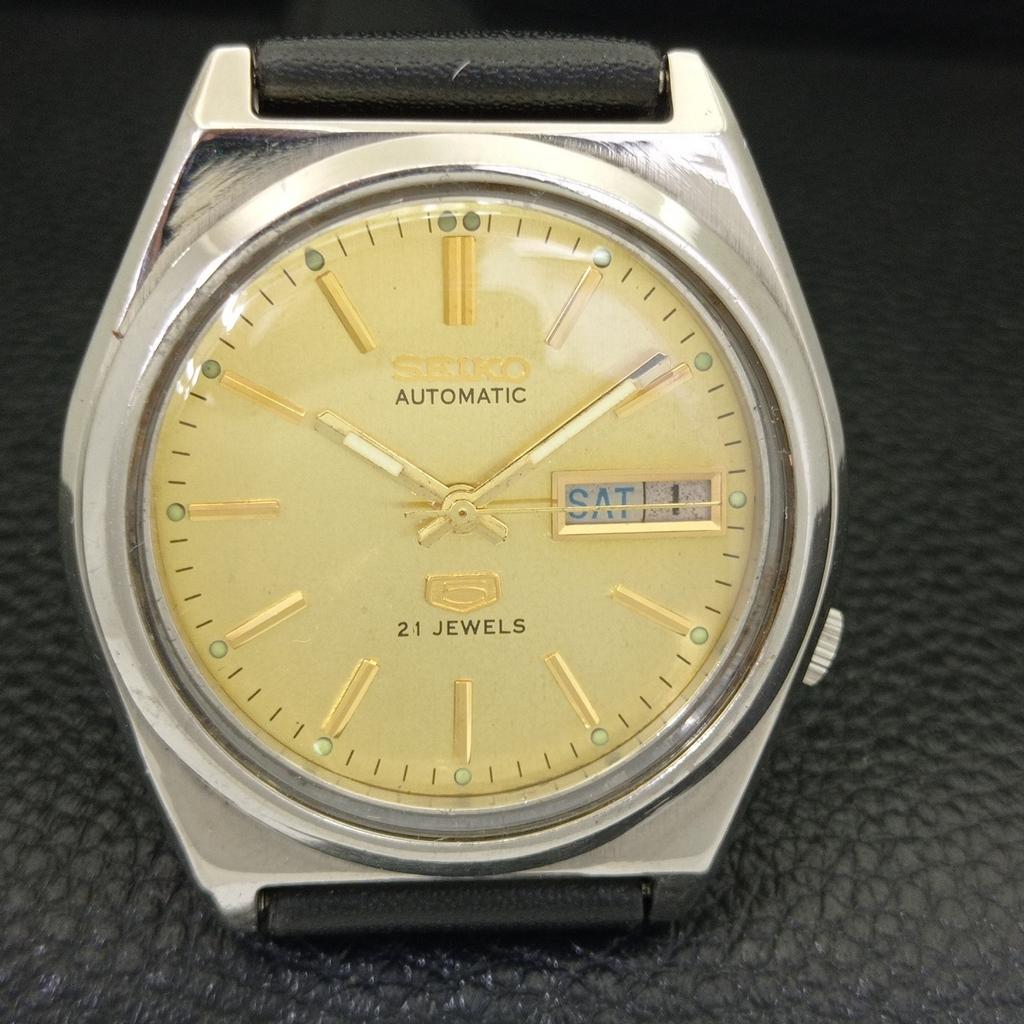 AUTOMATIC VINTAGE SEIKO 5 JAPAN MENS GOLDEN COLOR DIAL WATCH A702636-1 R209-a702636