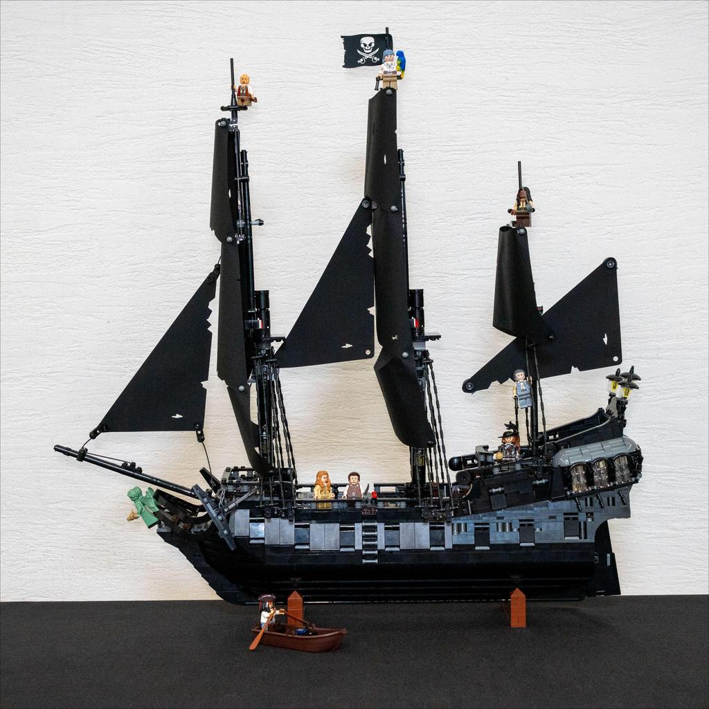 10365 Pirates Of The Caribbean Sailboat Model - New 2862Pcs Ship Building Set, Perfect Christmas Birthday Gift For Fans