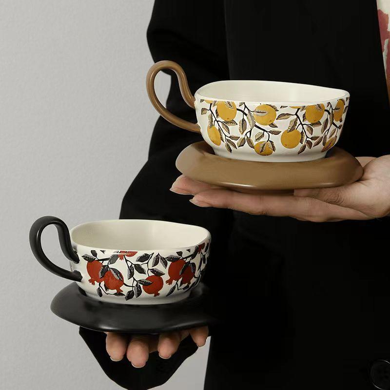 Handbemaltes Unterglasur-Keramik Chinesischer Stil Kaffeetassen- und Untertassenset Nachmittagstee Tassen und Untertassen Retro Tassen