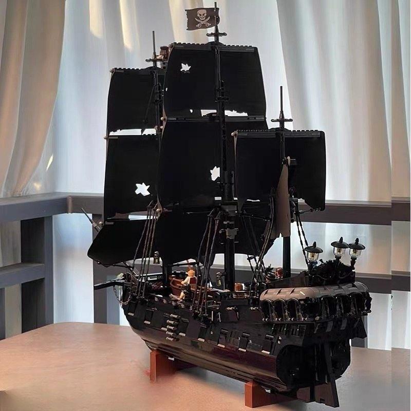 Pirates of the Caribbean Captain Jack’s Ship, Large Black Pearl Model, Small-Brick Building Block Toy