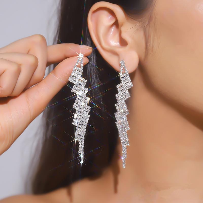 High-end sparkling rhinestones Long fringed earrings, slightly zircon earrings, copper earrings