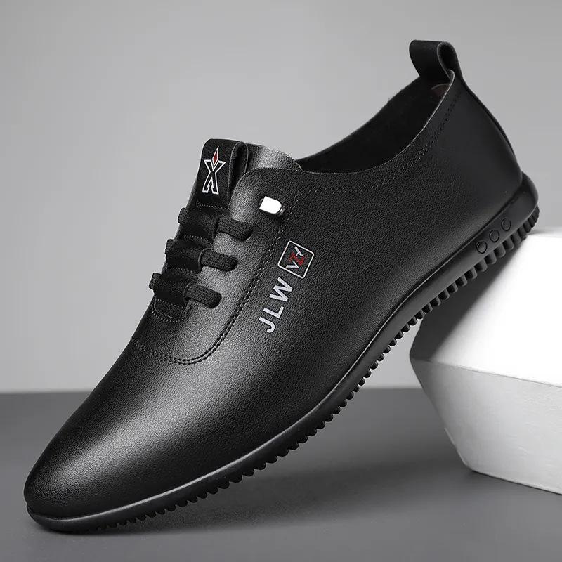 

Men s little white shoes are versatile fashion casual shoes when they are breathable in summer, trendy soft-soled leather shoes, lazy board shoes 39