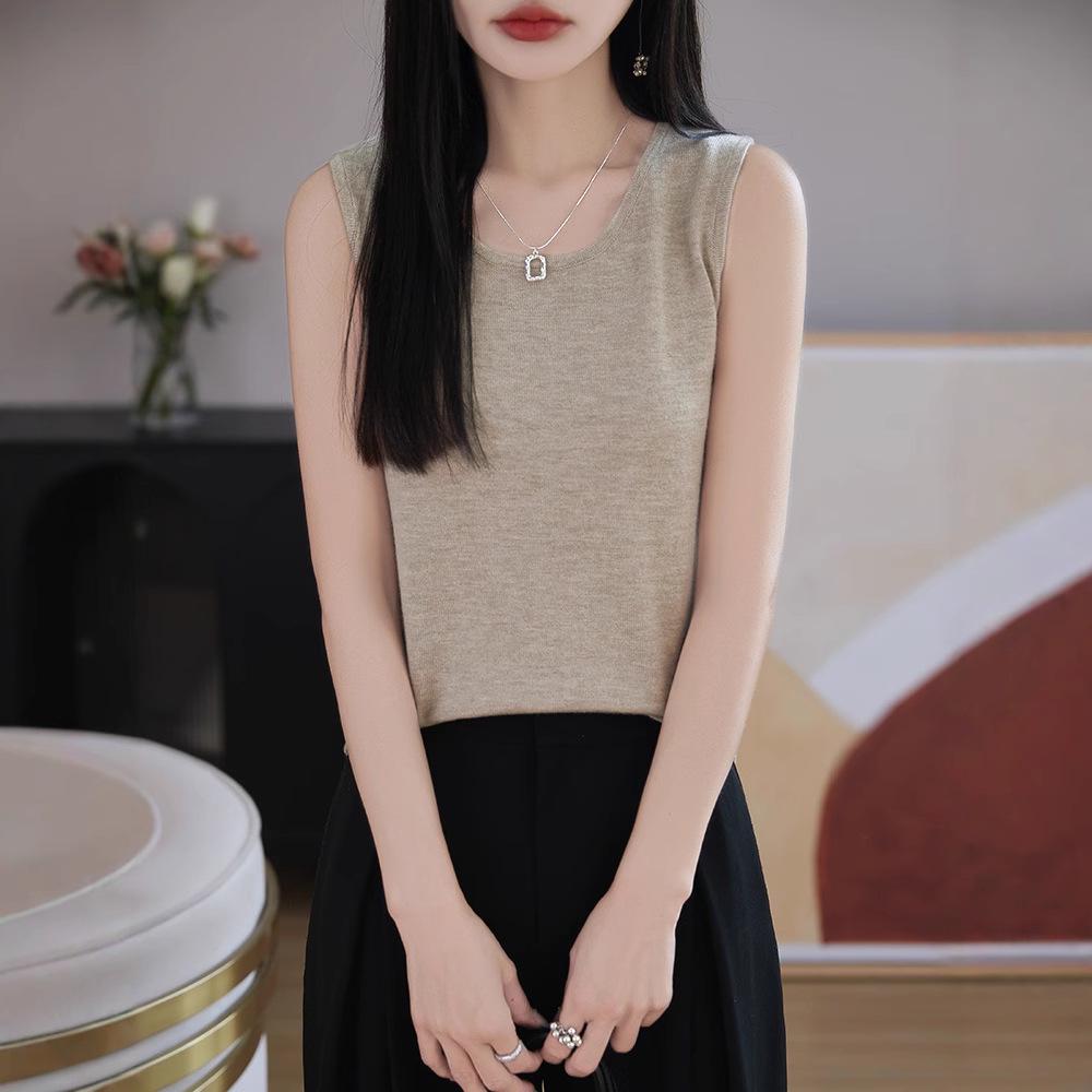 Women's Slim Fit Knitted Wool Vest - Soft Sleeveless Crew Neck for Spring & Autumn Layering