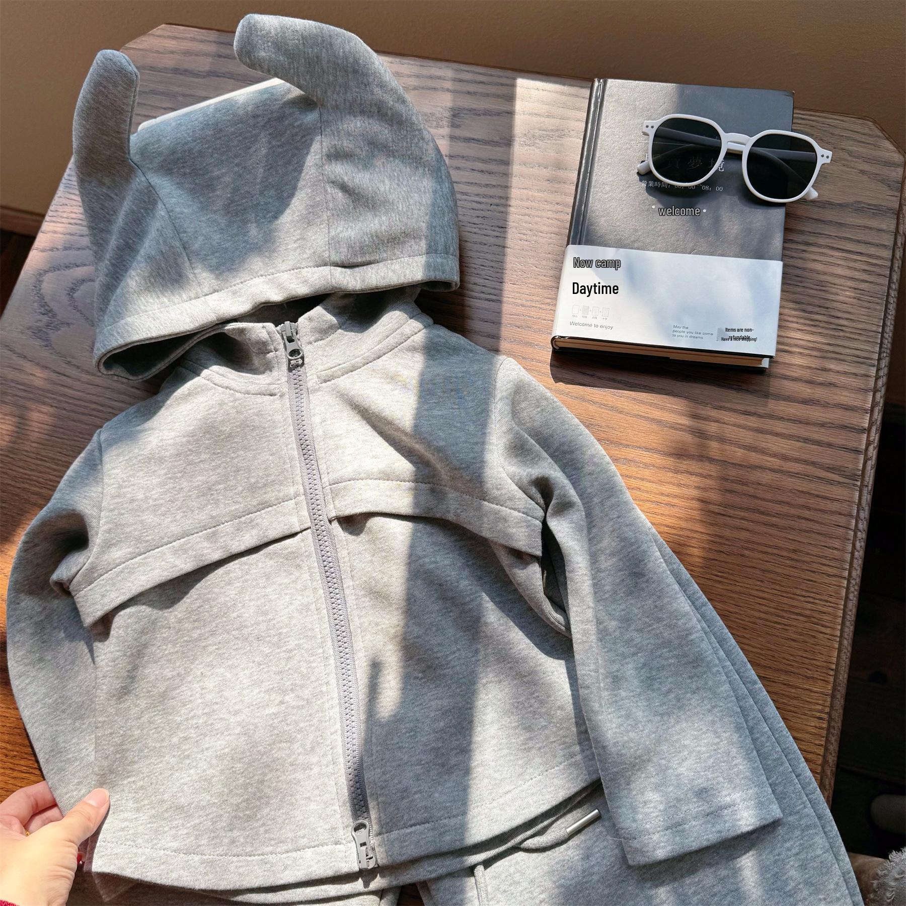 

Корейский мультяшный худи с капюшоном и ушками для детей - Повседневный костюм-двойка на осень/зиму 2025 для мальчиков и девочек 90 cm серый