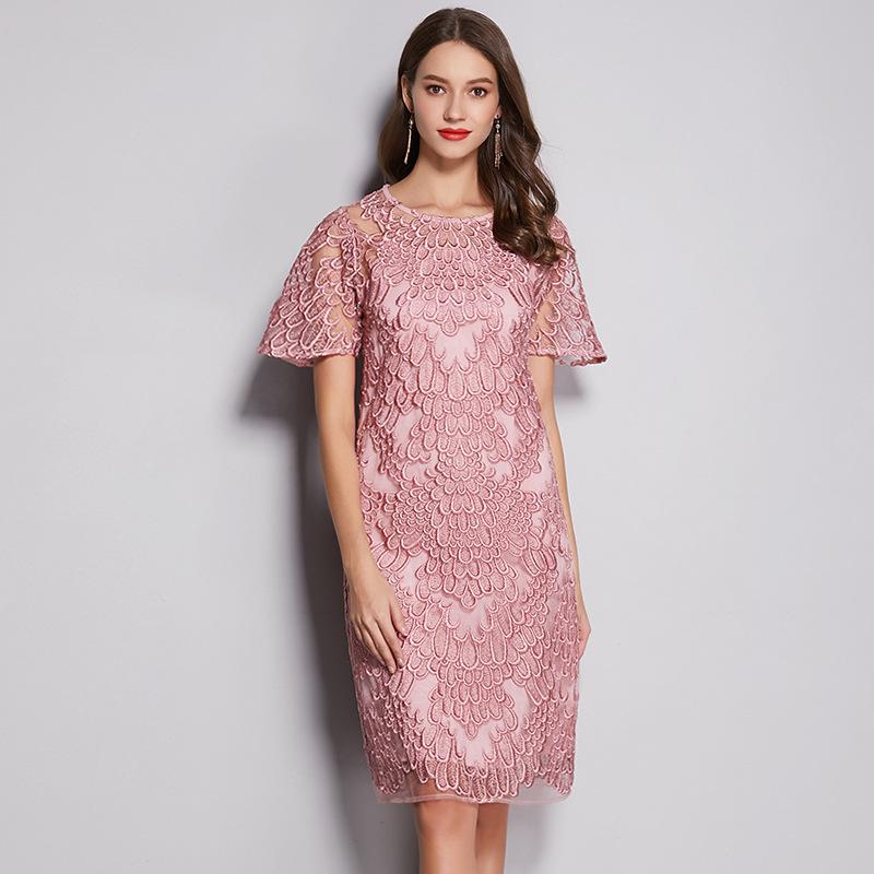 Letní krajkové šaty s výšivkou ve větších velikostech - Všestranné slavnostní šaty pro matky