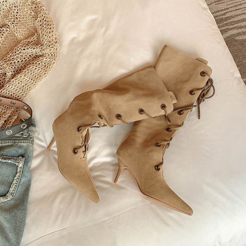 Krazing Pot Chaussures en daim de vache pour femme, cuissardes hautes à bout pointu, talons hauts et lacets avec pompon, collection automne-hiver