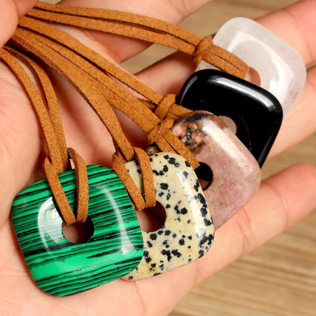 Collana con Ciondolo Quadrato in Pietra Naturale Stile Retro Europeo e Americano con Cordino in Velluto per Donna