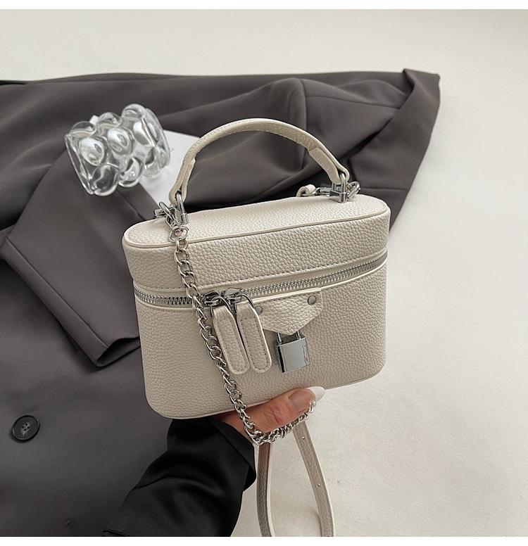 Fashion niche bag women's 2025 new trendy Korean version exquisite simple messenger bag women's portable versatile box bag