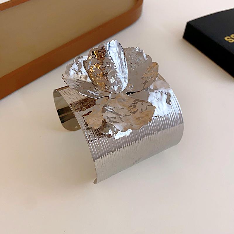 Minimalist Metal Grid Bracelet - European & American Fashion Niche, High-end Style Hand Jewelry