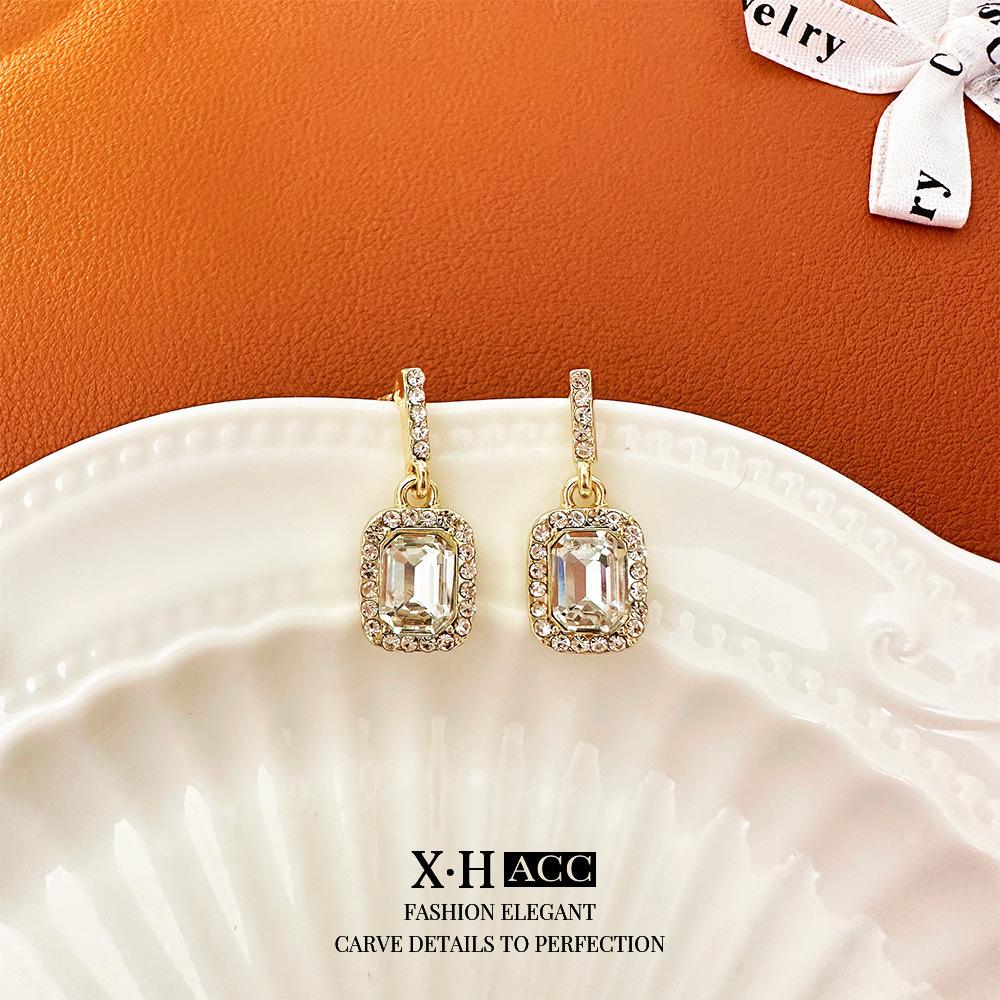 Vintage Bow Earrings: Timeless, High-End Retro Fashion Accessory