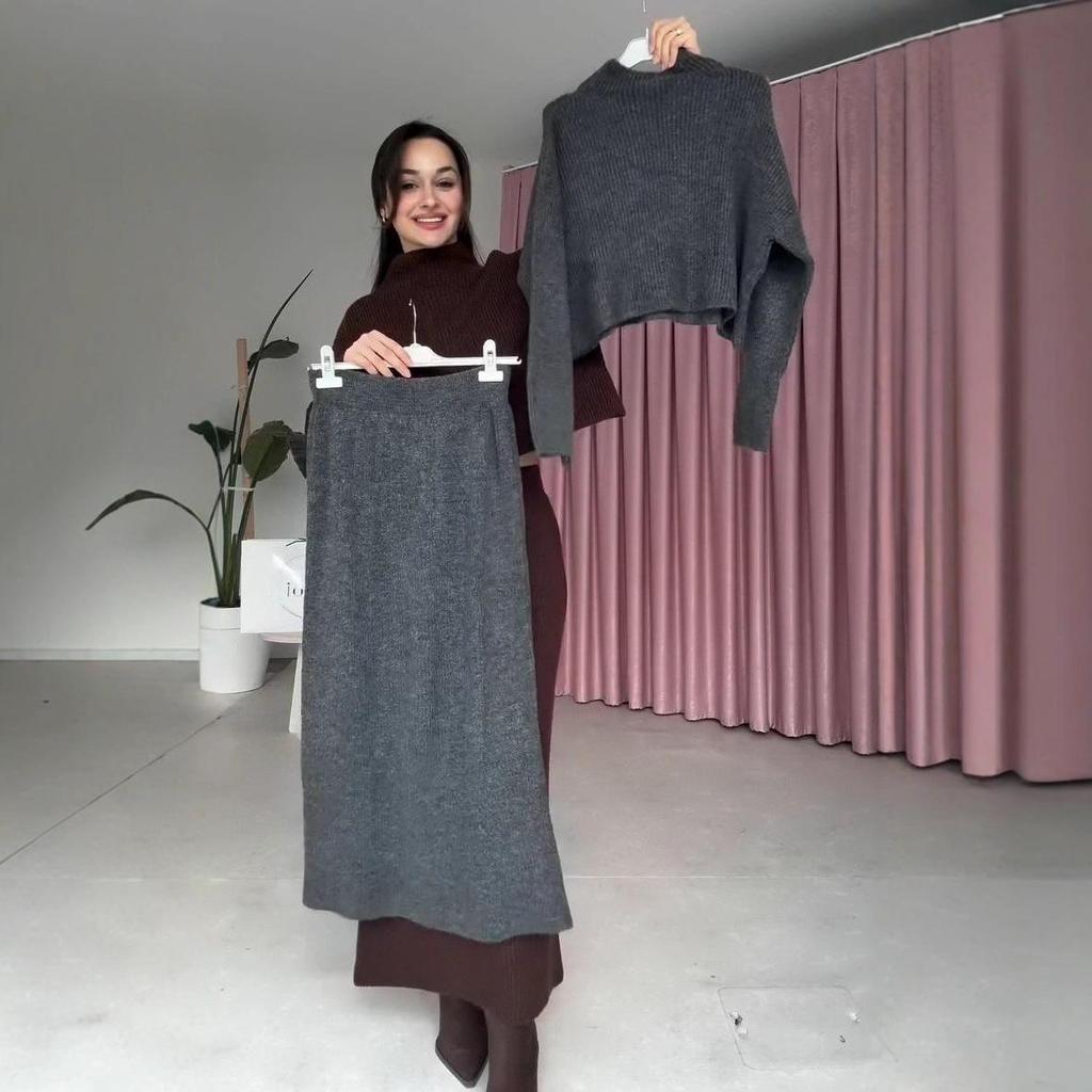 2025 Autumn Women's Slim Fit Knit Hoodie Round Neck Sweater Skirt