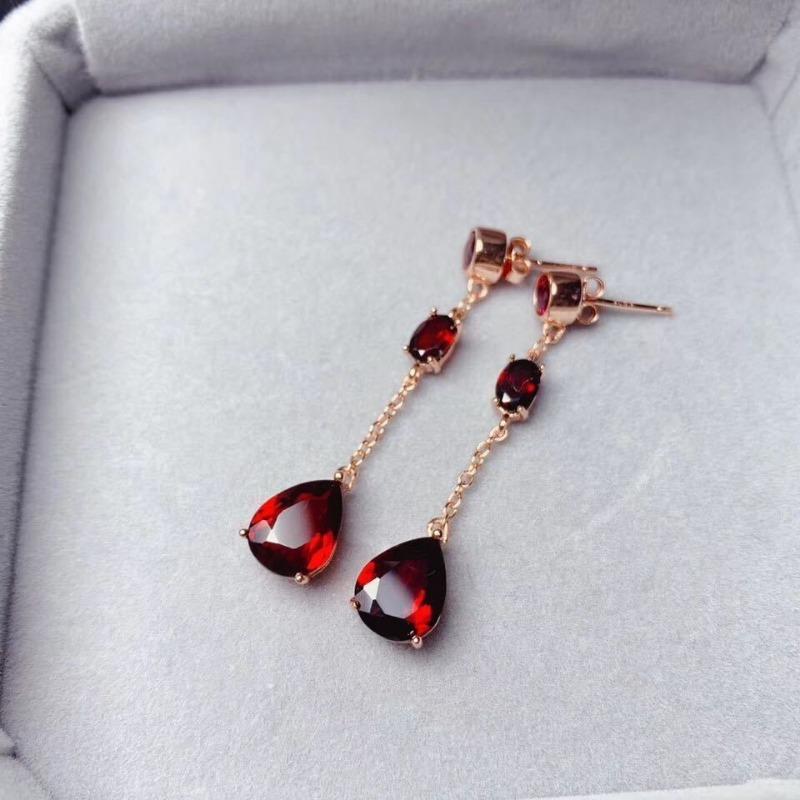 Klassische Luxus Rubin Ohrringe für Damen Lange Quaste Wassertropfen Roter Edelstein Hängeohrringe Chinesischer Stil Bankett Hochzeitsschmuck
