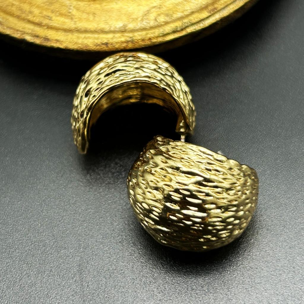 Medieval Vintage Internet Celebrity Silver Needle Electroplating Real Gold Brushed Snail Earrings Exquisite Unique Geometry